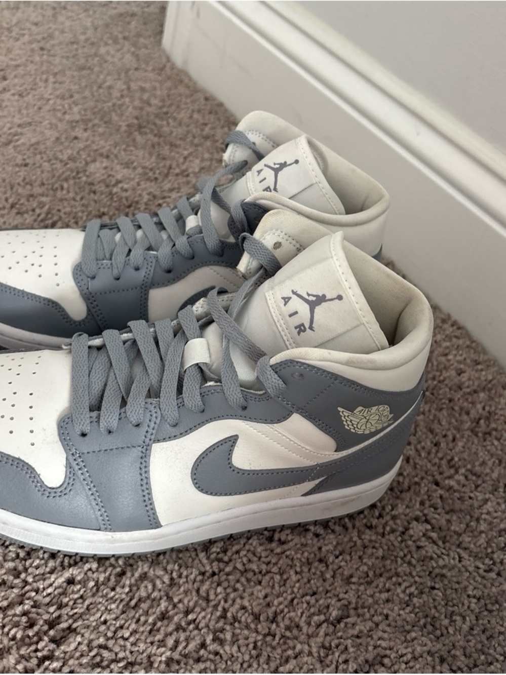 Jordan Air Jordan 1 Mid — White & Light Grey